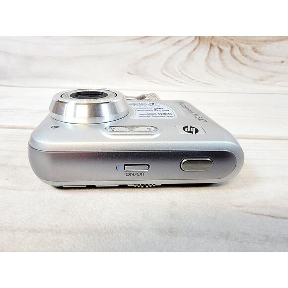 HP PhotoSmart M547 Point & Shoot Pocket Digital Camera DIGICAM W/ Card & Case - Picture 10 of 16
